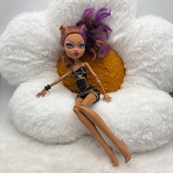 Monster High Clawdeen Wolf Ghouls Night Out Doll 2013 Release (SKU: 540TO) - Picture 3 of 16